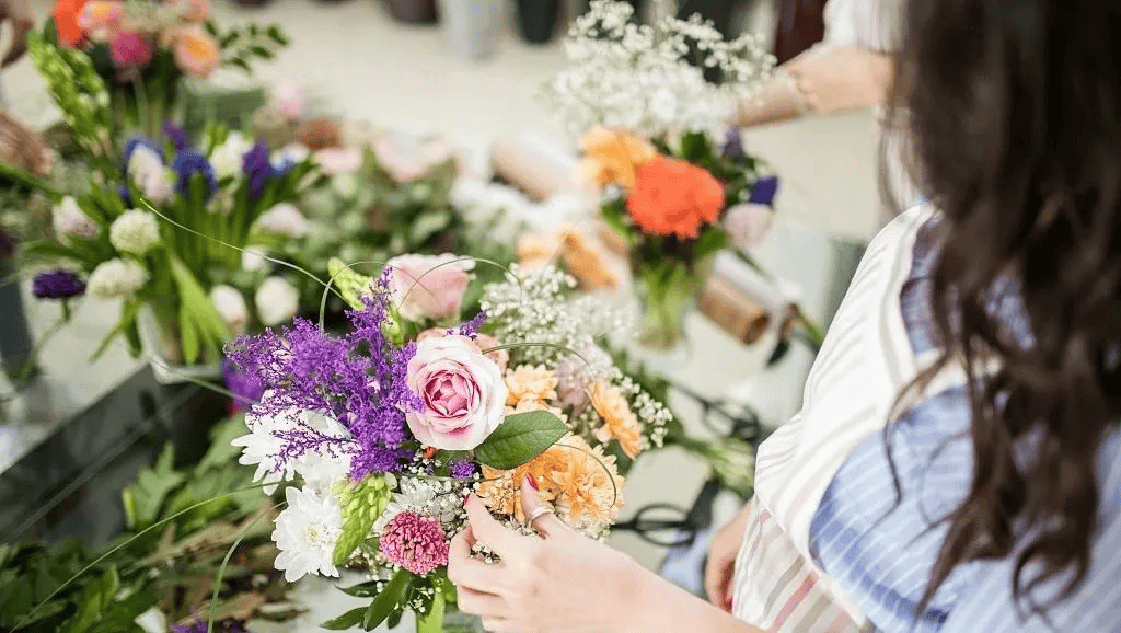 的10个实用插花技巧！AG真人登录你需要知道(图3)