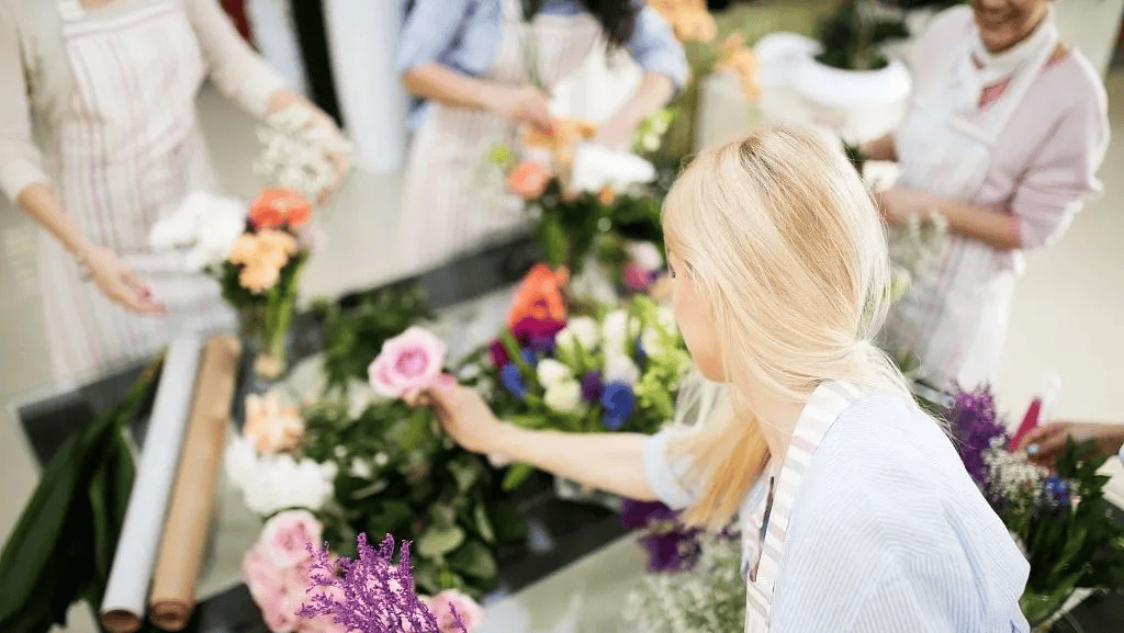 的10个实用插花技巧！AG真人登录你需要知道(图6)