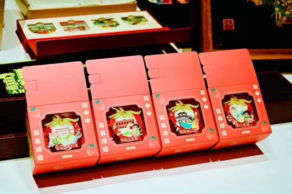 花木栏”IP文创亮相中山草莓音乐节→AG真人国际网站不止音乐狂欢！横栏“(图2)